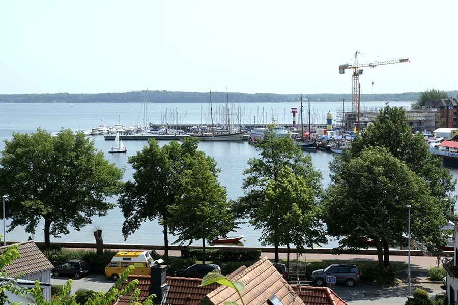 Blick über die Dächer von Eckernförde auf den Hafen – Thema Webdesign Eckernförde