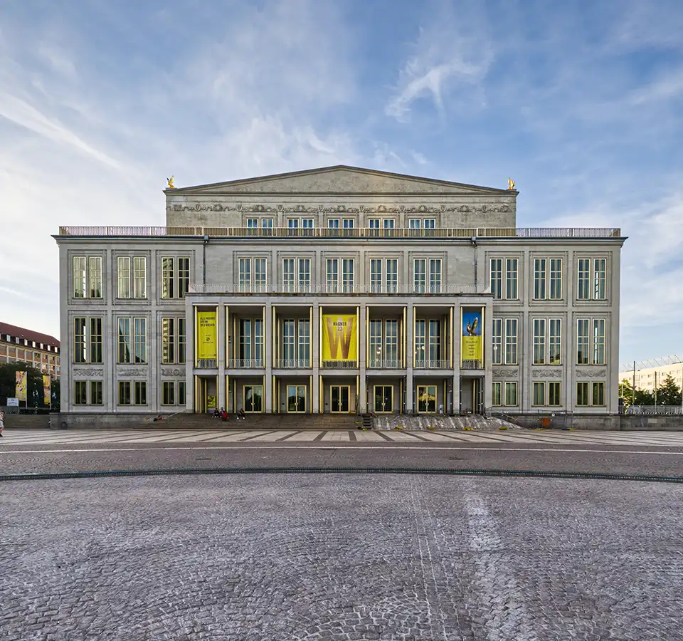 Stadt Leipzig – Oper und blauer Himmel – Thema: Webdesign Leipzig